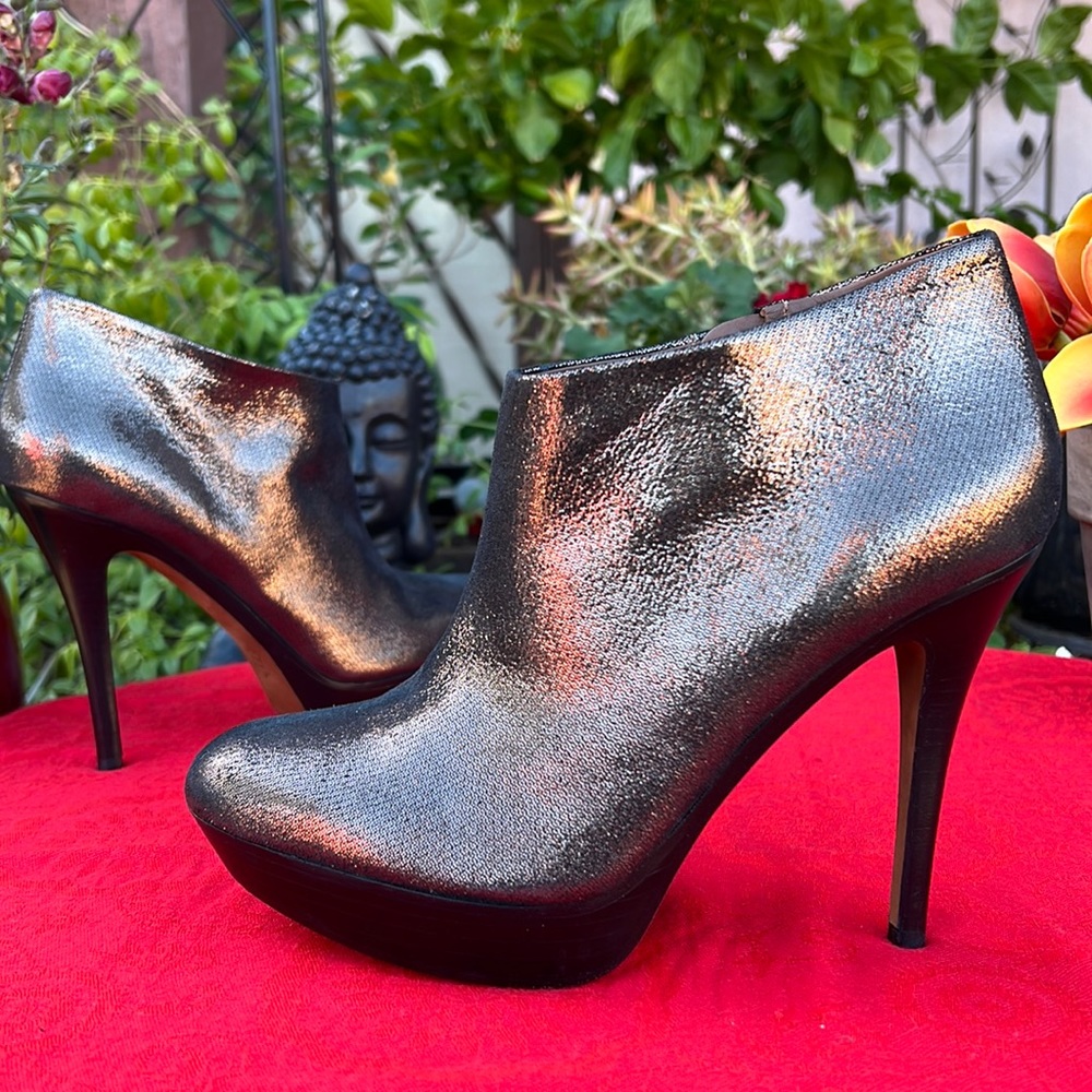 GORGEOUS New Donald J Pliner Metallic Bronze Stiletto Leather Booties 😍